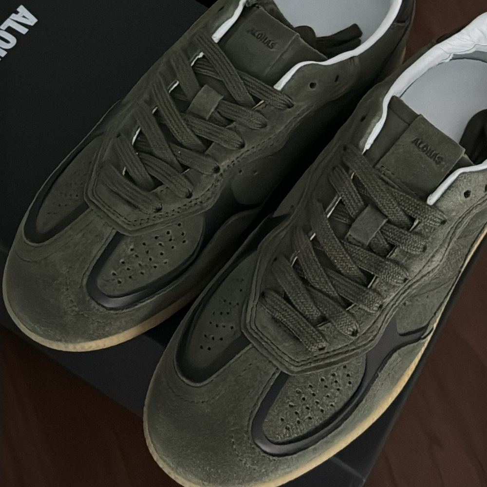 Alohas suede sneakers